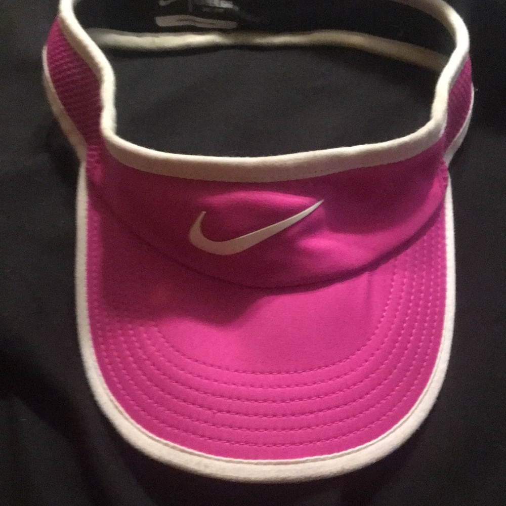 Nike visor.